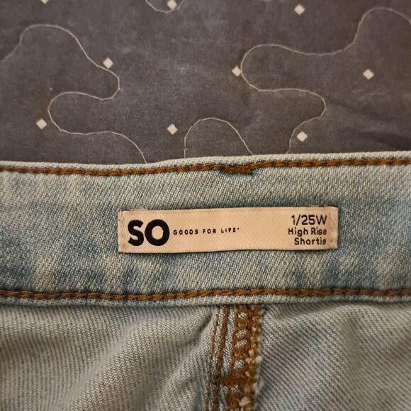SO High rise shortie distressed jean shorts size 1 - Picture 2 of 4